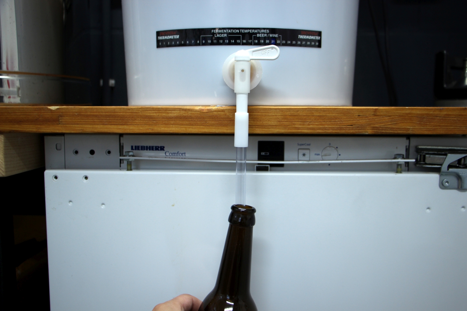 Das eigene Bier abfüllen mit einem Abfüllröhrchen