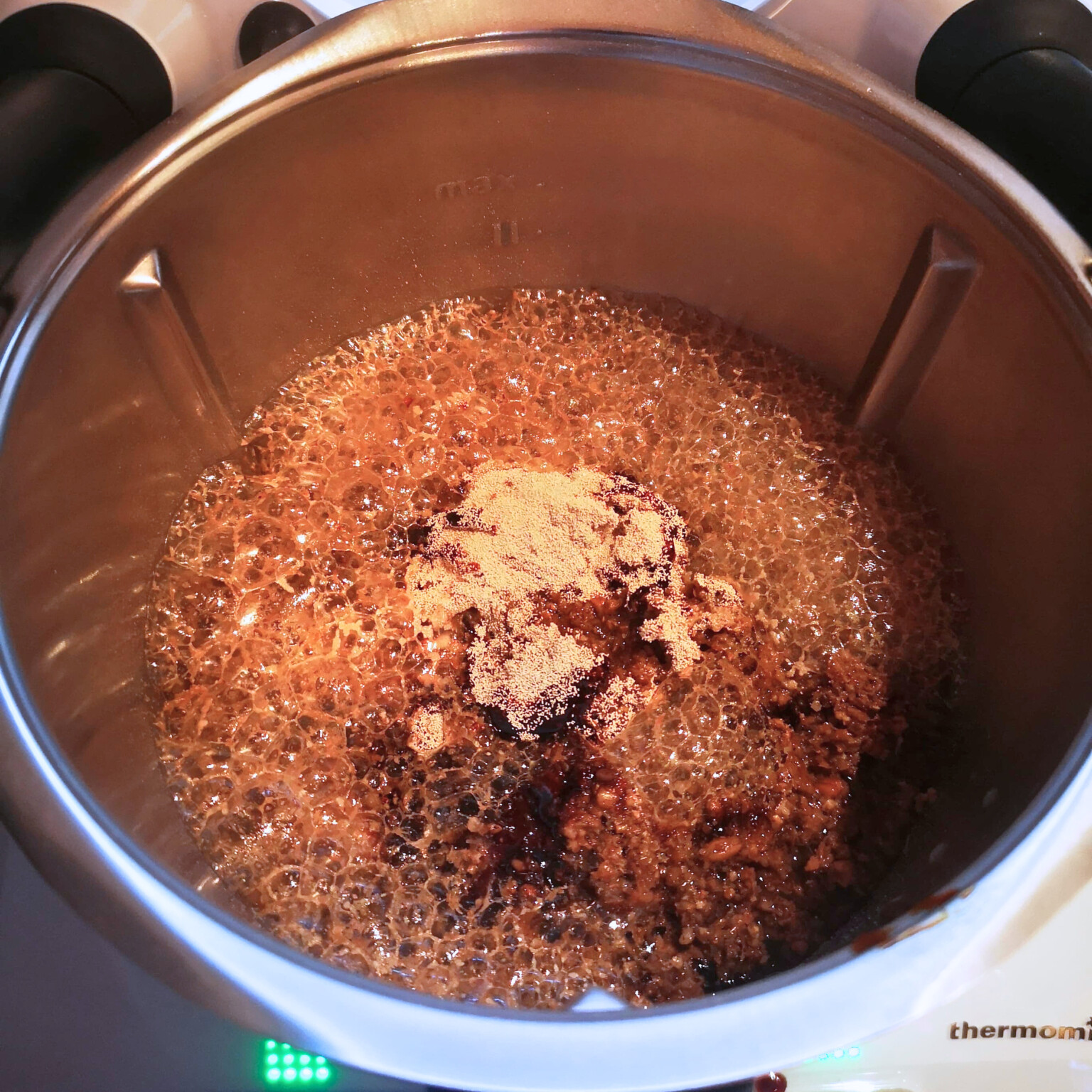 Im Thermomix lässt sich der Teig für das Treberbrot bequem vorbereiten