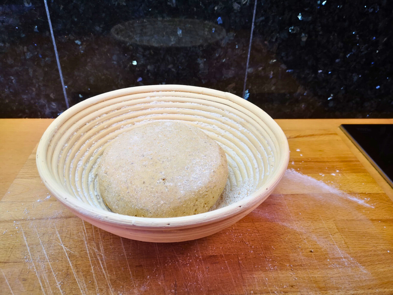 Der Teig des Treberbrots muss vor dem Backen noch gehen.