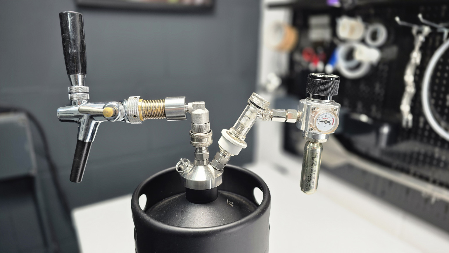 Mini-Keg Komplettsystem. Mit Aufsteckzapfhahn und CO2 Manometer.