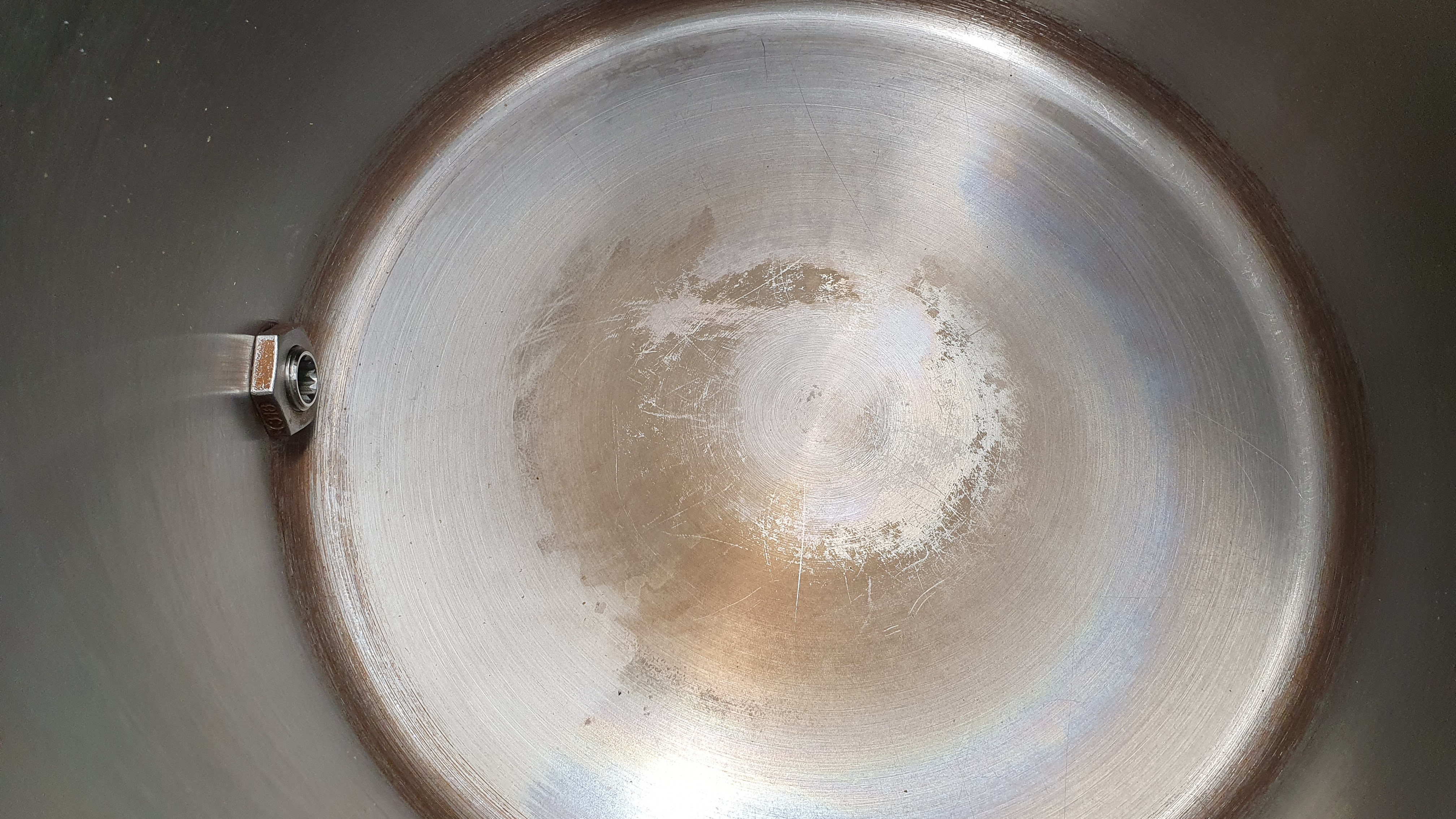 Mineralische Ablagerungen mit Säure entfernen