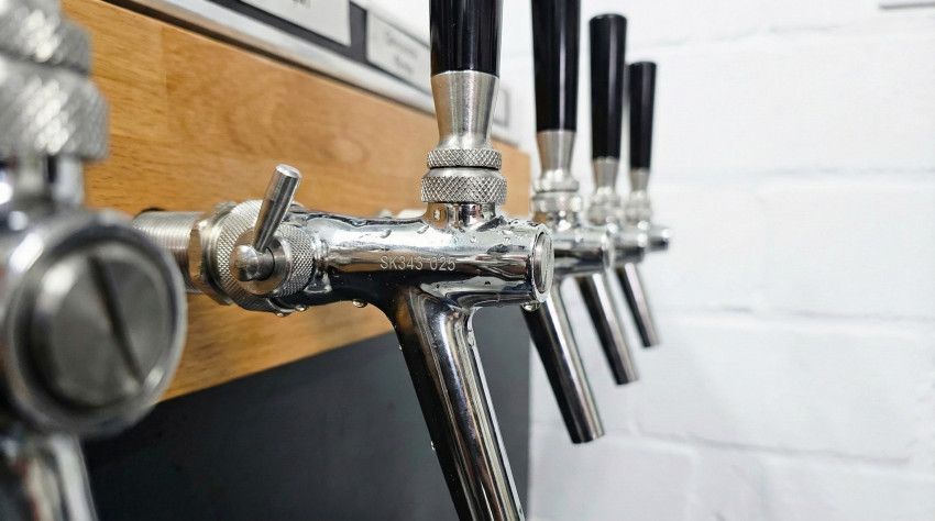 Der richtige Zapfhahn ist ein Edelstahl Kompensatorhahn